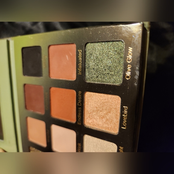 Violet Voss Olive You Forever Palette - Picture 5 of 7